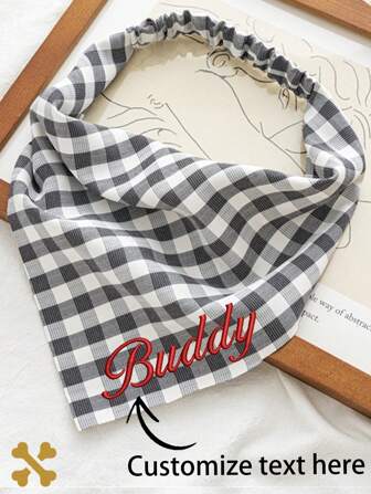 1 pieza Pañuelo de mascota personalizado de poliéster a cuadros y lindo con nombre de mascota bordado, adecuado para todas las estaciones