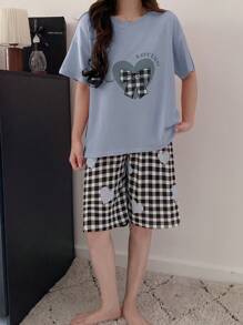 AICJ [Ensemble de pyjama Cœur et Carreaux] Ensemble de pyjama confortable pour femmes avec imprimés cœur, carreaux, nœud, lettres - T-shirt à manches courtes col rond [T-shirt] et pantalon court de pyjama Capri, en tissu en maille, printemps et été - Ensemble de détente ample et décontracté pour la maternité, 2 pièces