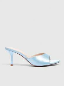 Nouvelles chaussures de femme au style britannique élégant et sexy, avec bout rond, enfiler facilement, talon mi-haut confortable minimaliste, talon carré fin et brillant. Polyvalentes pour le trajet, ton de couleur chaude bleu clair monochrome, matériau léger en canevas, convient pour le printemps, l'automne, les occasions sociales, le style de rue, chaussures gracieuses pour femmes toute saison