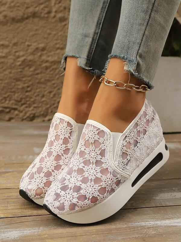 Sapatos Esportivos Casuais de Primavera/Verão para Mulheres, Slip-on com Respirável Malha Vazada, Conforto com Plataforma e Salto Médio, Estilo Chinês