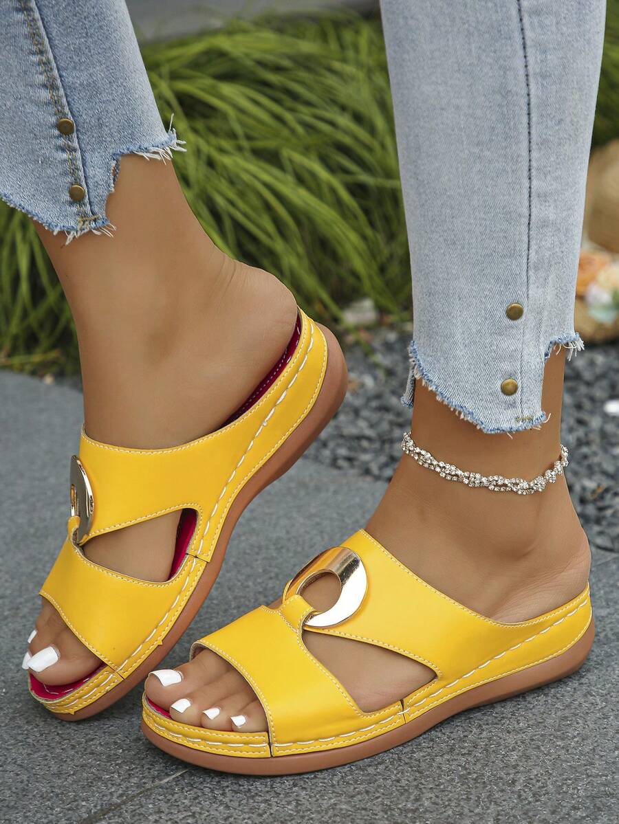 大码女式欧码 35-45 夏季新款时尚个性化欧美风格黄色 PU 鞋面休闲凉鞋，露趾厚底沙滩平底凉鞋，适合日常穿着