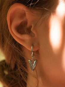 1 pereche de cercei cu cerc cu inimă, din oțel inoxidabil, rezistenti la apă, fără decolorare, de argint, de epocă, potriviti pentru ținuta zilnică a femeilor