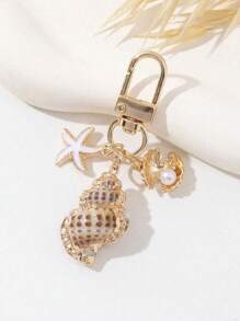 Natural Asymmetrical Seashells, Starfish, Conch & Starfish Bags, Love Buckle Design, Wallet Pendant Decoration Charm Bridesmaid Gift Summer Accessories Beach Vacation Pendant Decoration Ocean Starfish Shell Keychain Details & Charming Accessories Suitable For Women'S Ideal Vacation Daily Use, More Popular With Fashion People Summer Beach Accessories, Ideal Gift For Mother. Car Accessories Bag Charm School