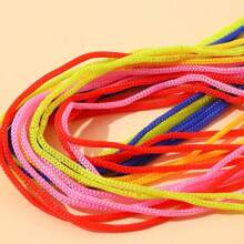 10 piezas de silbatos de plástico de colores pequeños, silbatos para hacer ruido en fiestas con cordón de color, silbato de árbitro de fútbol, accesorios para fiesta de carnaval