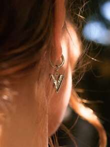 1 pereche de cercei cu cerc cu inimă, din oțel inoxidabil, rezistenti la apă, fără decolorare, de argint, de epocă, potriviti pentru ținuta zilnică a femeilor