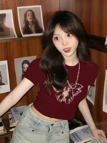 女士蝴蝶印花修身短款T恤，修身美式风格
