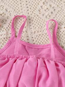 2 teiliges Sommeroutfit für Kleine Mädchen: Einfarbiges Trägerhemd und zerstörte Shorts mit Fake-Taschen - Pink - Übersicht 5