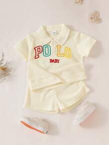 2 piezas Camisa polo bordada con letras y pantalones cortos de gofre para niño pequeño, estilo universitario, primavera/verano, versátil