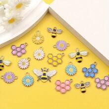 Kit de fabrication de bijoux multicolores en alliage d'abeille, nid d'abeille et pendentif fleur de marguerite. Cadeau de festival d'abeilles, accessoires thématiques d'abeilles DIY pour bracelets de cheville d'été, bracelets, boucles d'oreilles, porte-clés, breloques de sac, bracelets d'amitié, chaînes de téléphone, mariage, remise des diplômes, cadeaux de vacances
