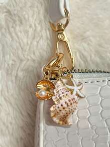 Natural Asymmetrical Seashells, Starfish, Conch & Starfish Bags, Love Buckle Design, Wallet Pendant Decoration Charm Bridesmaid Gift Summer Accessories Beach Vacation Pendant Decoration Ocean Starfish Shell Keychain Details & Charming Accessories Suitable For Women'S Ideal Vacation Daily Use, More Popular With Fashion People Summer Beach Accessories, Ideal Gift For Mother. Car Accessories Bag Charm School