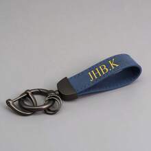 Personalisierte, mit Namen versehene Schlüsselkette für Herren, Geschenkidee für Männer, Metall Anhänger an Wildleder-Imitat PU Leder Schlüsselkette, einfache Schlüsselanhänger zum selbst beschriften, ideal für beruflichen und privaten Gebrauch - perfektes Geschenk zum Vatertag, Valentinstag, langanhaltend, farbig, süß, bezaubernd, witzig, kawaii, Y2K-Stil, unisex, Lässig, individuell, personalisiert, einzigartig, Geschenkidee für ihn, sie, Freund, Freundin, Familie, Freunde