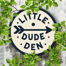 1pc 2D Retro "Little Dude Den" Metal Sign, 8 Inch Round Metal Wall Decor, Suitable For Bar And Office Decoration, Durable Waterproof, Perfect For Home, Patio, Garden, Bar Wall Art Decor - Hole Style Random