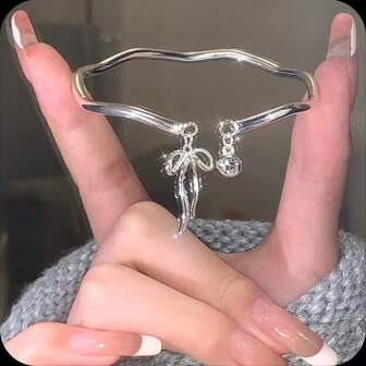 1pc Bracelet Female Bowknot Bell Bracelet Sweet Escaping Princess Bracelet Mobius Bracelet