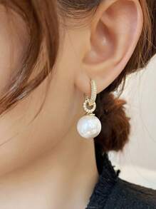 1 par de brincos de pérolas de zircônia microincrustados de cobre de luxo da moda, elegantes e graciosos, adequados para uso diário feminino e encontros