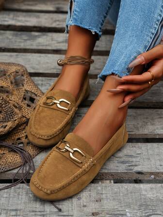 女士金属装饰棕色套脚舒适轻便平底鞋（尺码偏大半码），时尚百搭简约设计防滑耐穿乐福鞋，户外休闲轻便妈妈鞋，通勤工作鞋，春秋季