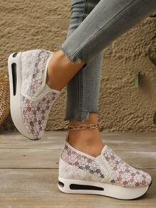 Sapatos Esportivos Casuais de Primavera/Verão para Mulheres, Slip-on com Respirável Malha Vazada, Conforto com Plataforma e Salto Médio, Estilo Chinês