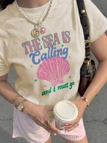 Camiseta de mujer de manga corta con cuello redondo, estampado de letra en concha rosa, ideal para uso diario y casual en primavera y verano. Prenda esencial para el atuendo de playa y vacaciones. Camiseta estampada de mujer.