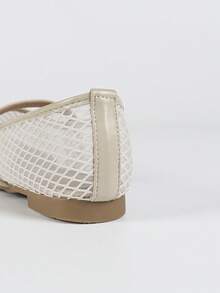 صنادل شبكية فارغة جديدة للنساء، صنادل ماري جين مسطحة ذات شريط واحد وأصبع مربع للصيف