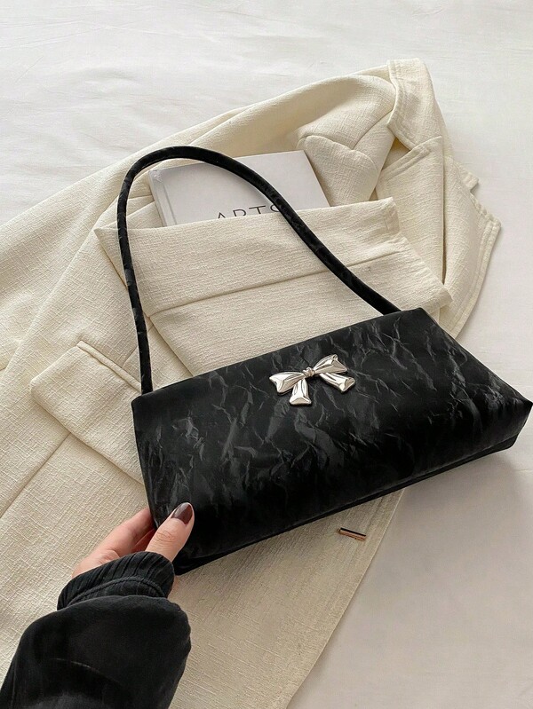 حقيبة كتف ، حقيبة إبط ، حقيبة مربعة مزينة بالفراشة من القش المنسوج باللون الأبيض للنساء عصرية