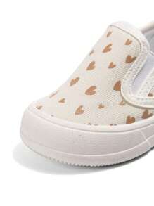 1 par de zapatillas casuales cómodas y planas con estampado de corazón en color beige, aptas para uso diario, escuela, todas las estaciones (patrón enviado al azar)