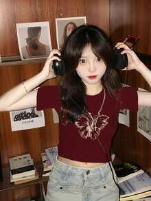 女士蝴蝶印花修身短款T恤，修身美式风格