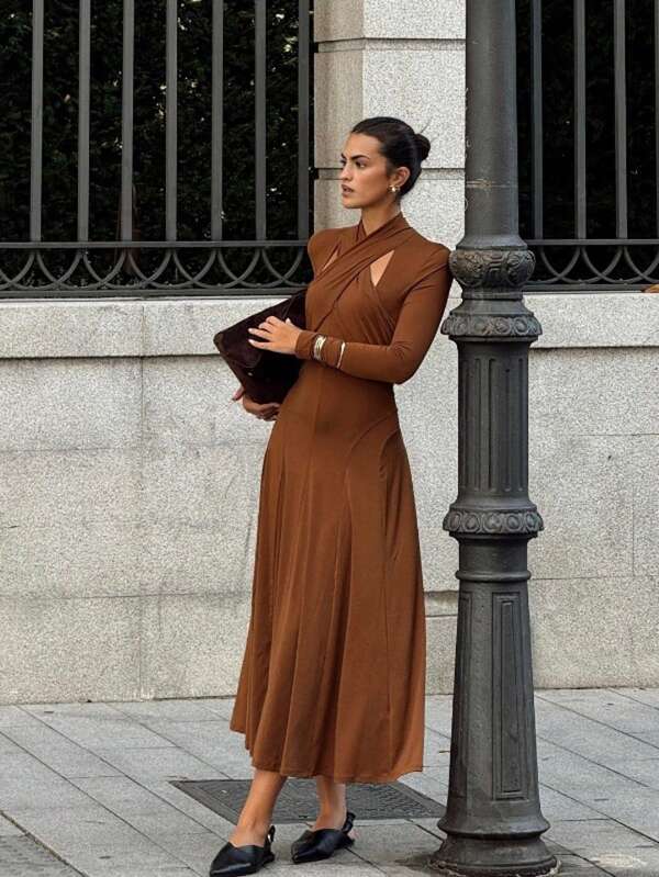 2025 Lato Europejski i amerykański styl Kobiety Elegancka Jednolity Kolor Halter Neck Długi Rękaw Dopasowana Sukienka