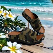 Damen Sommer Camouflage Plateau Keilsandalen mit dickem Riemen, batikfarbenes Camouflage-Muster Strand Lässig Outdoor Urlaub asymmetrisch, geeignet für Muttertag, täglichen Weg zur Arbeit, Strand, Hochzeit, Party, Büro, Zuhause und Outdoor, ganzjährige Hausschuhe