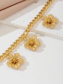 1 件金色粗链和 5 瓣花饰脚链，女士珠宝