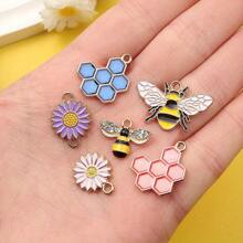 Kit de fabrication de bijoux multicolores en alliage d'abeille, nid d'abeille et pendentif fleur de marguerite. Cadeau de festival d'abeilles, accessoires thématiques d'abeilles DIY pour bracelets de cheville d'été, bracelets, boucles d'oreilles, porte-clés, breloques de sac, bracelets d'amitié, chaînes de téléphone, mariage, remise des diplômes, cadeaux de vacances