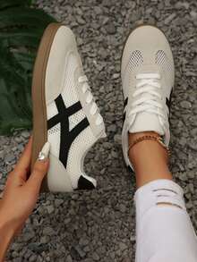 秋冬女士休闲复古运动跑步鞋，平底低帮运动鞋，橡胶鞋底提供永恒的风格，透气网眼鞋面，舒适贴合，非常适合女士