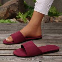 Women's Maroon Plush Slippers, Flat Indoor & Outdoor Sandals For Daily Wear