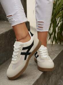 秋冬女士休闲复古运动跑步鞋，平底低帮运动鞋，橡胶鞋底提供永恒的风格，透气网眼鞋面，舒适贴合，非常适合女士