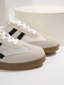 秋冬女士休闲复古运动跑步鞋，平底低帮运动鞋，橡胶鞋底提供永恒的风格，透气网眼鞋面，舒适贴合，非常适合女士