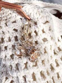 Natural Asymmetrical Seashells, Starfish, Conch & Starfish Bags, Love Buckle Design, Wallet Pendant Decoration Charm Bridesmaid Gift Summer Accessories Beach Vacation Pendant Decoration Ocean Starfish Shell Keychain Details & Charming Accessories Suitable For Women'S Ideal Vacation Daily Use, More Popular With Fashion People Summer Beach Accessories, Ideal Gift For Mother. Car Accessories Bag Charm School