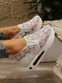 Sapatos Esportivos Casuais de Primavera/Verão para Mulheres, Slip-on com Respirável Malha Vazada, Conforto com Plataforma e Salto Médio, Estilo Chinês