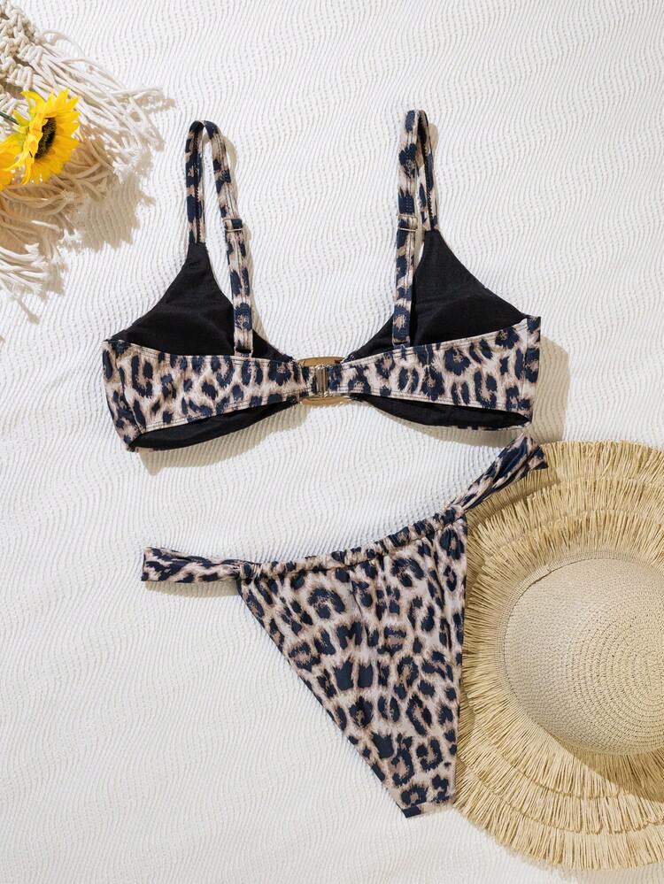 Dámský módní sexy bikinový set s leopardím potiskem a kovovými doplňky, dvoudílné plavky, vhodné na letní dovolenou na pláži - leopardí potisk - Zobrazit 5