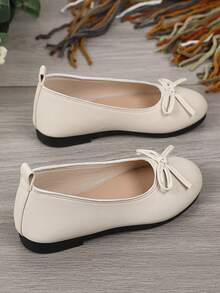 1双幼儿/小女孩米色闪光蝴蝶装饰套脚圆头软底休闲公主鞋，适合1-12岁女孩，日常、派对、旅行、室内/室外穿着，2025春秋季款 - 米色 - 查看 4