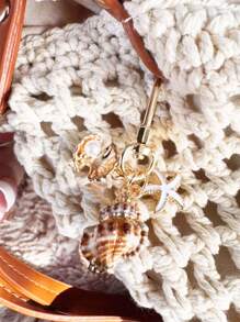 Natural Asymmetrical Seashells, Starfish, Conch & Starfish Bags, Love Buckle Design, Wallet Pendant Decoration Charm Bridesmaid Gift Summer Accessories Beach Vacation Pendant Decoration Ocean Starfish Shell Keychain Details & Charming Accessories Suitable For Women'S Ideal Vacation Daily Use, More Popular With Fashion People Summer Beach Accessories, Ideal Gift For Mother. Car Accessories Bag Charm School