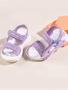 一双时尚夏季儿童凉鞋，可爱的户外跑步鞋，轻便舒适，适合海滩度假和玩耍，以及回到学校宿舍穿脱的时尚凉鞋 - 紫色 - 查看 1