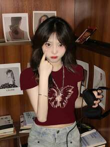 女士蝴蝶印花修身短款T恤，修身美式风格