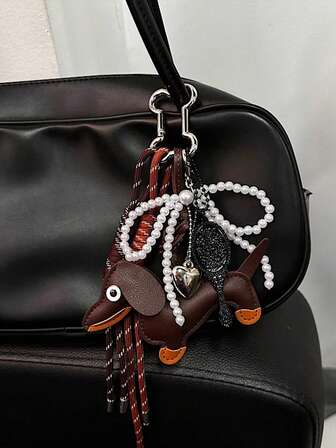 Yogodlns Nyckelringshänge i INS-stil med taxhund, dekorerad med rosett, lämplig för flickor/kvinnor att bära på jobbet/skolan, kan ges som en liten present till henne, förstärk din charm, dubbelsidig rosettdesign.