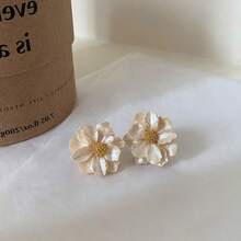 1 Pair Flower Stud Earrings, Suitable For Women's Everyday Wear In Spring And Summer - Beige - View 5
