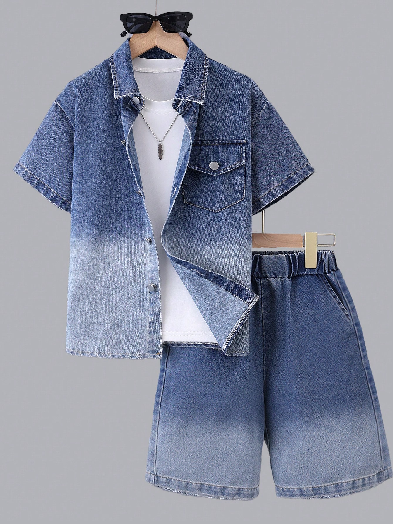 طقم 2 قطعة قميص وشورت كاجوال بنمط مبهج للأولاد الم...