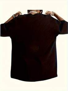 Camiseta de algodón con cuello redondo y gráfico "Trust No One" - Unisex, para todas las estaciones, lavable a máquina, negra con impresión blanca y gris, ajuste regular, ropa casual para hombres y mujeres - Negro - Ver 4