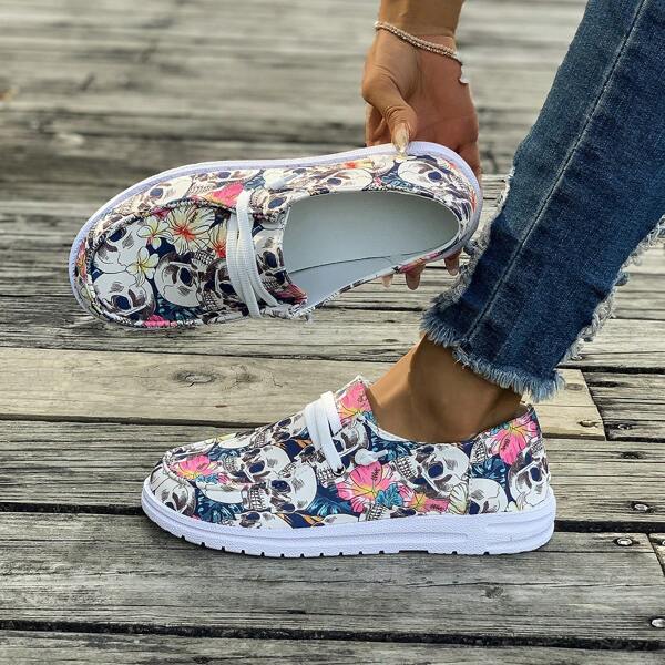 1 Pair Women's Non-Slip Round Toe Skull Canvas Comfortable Lightweight Flat Shoes