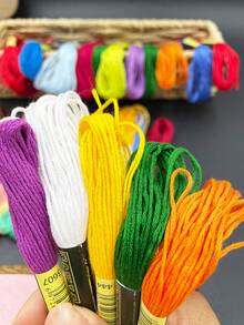 50 Colors Embroidery Floss Thread, 1 Bundle Approx 8 Meters/6 Strands Sewing Thread (Random Color, Possible Repeats), Ideal For Clothes Sewing, Handmade DIY Embroidery, Creative Crafts