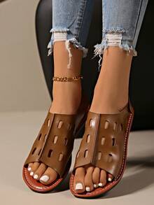 英伦风凉鞋平底防滑透气拼接镂空设计木屐