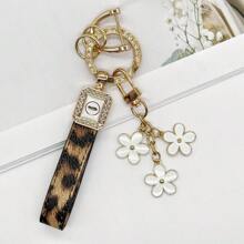 TTOBS 1pc Elegant Leather Key Chain With Lovely Flower Pendant - Durable, Fashionable And Multifunctional Keychain For Women - Variety Of Colors, Perfect Accessory And Gifting Idea For Car Owners