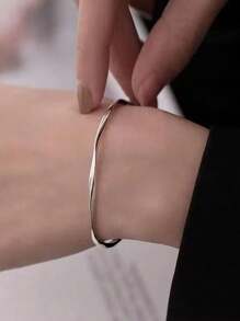 1 Stück Möbiusband Armband Damen Ins Kalter Wind Nischendesign verdrehtes Armband einfache Mode gehobenes Gefühl Freundschaftsarmband Weihnachts- oder Geburtstagsgeschenk