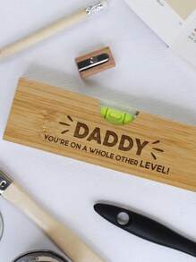 Abridor de botellas personalizado 2 en 1 y nivel de madera - Grabado personalizado "Te amo talla grande allá de toda medida" - Regalo único para el Día del Padre, regalo de cumpleaños para él, regalo del Día de San Valentín - Regalo para novio, regalo de aniversario, regalo para padrinos de boda, regalo de jubilación - Herramienta abrebotellas de madera rústica y metal para papá, esposo, abuelo - Regalo divertido y práctico para la cueva del hombre, multifuncional, regalos ideales para ella, novio, papá, novia, mamá, familia, amigos, sala de té, hogar, jardín, oficina